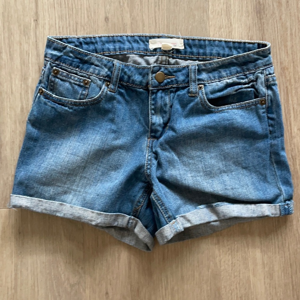 Forever 21 Jean Shorts. Size 26.